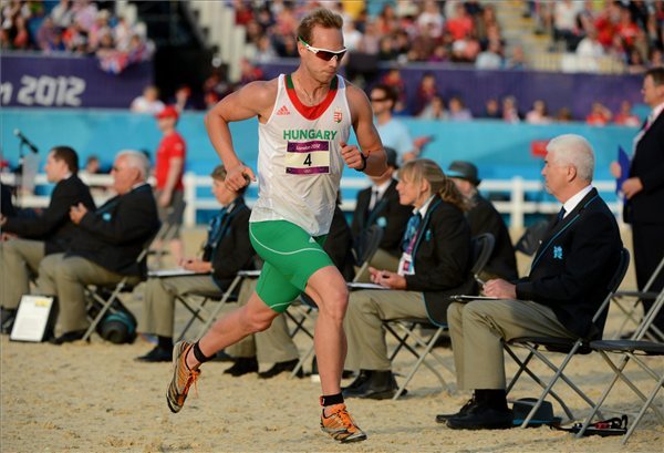 Kasza Róbert fut a férfi öttusázók kombinált számában a 2012-es londoni nyári olimpián, a Greenwich Parkban 2012. augusztus 11-én. A magyar sportoló a 12. helyen végzett. MTI Fotó: Kollányi Péter 
