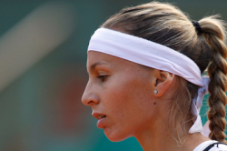 Az argentin Gisela Dulko az ausztrél Samantha Stosur elleni mérkőzésen, a Roland Garroson. 