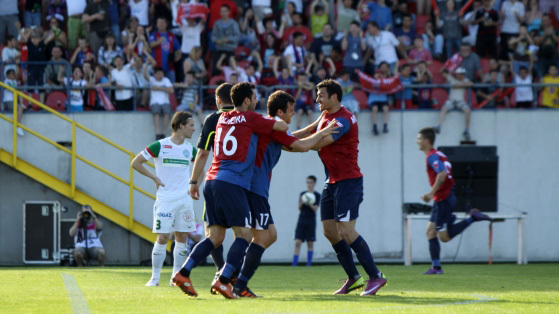 A Videoton játékosai örülnek a góljuknak a Ferencváros elleni mérkőzésen az NB I-ben 2012-ben.