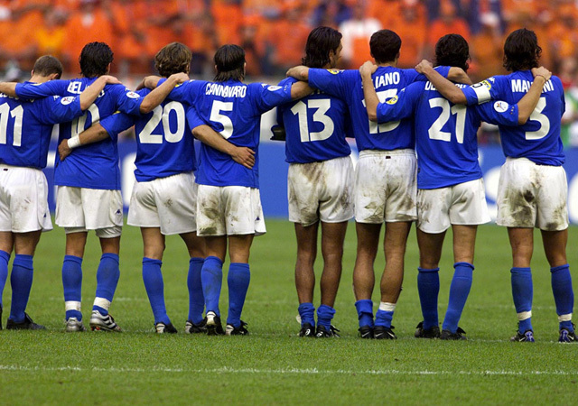 Az olasz labdarúgó válogatott tagjai az Európa-bajnokságon 2000-ben.