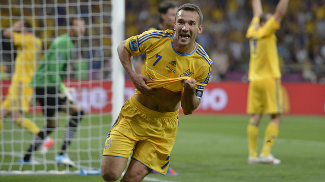 Világklasszishoz méltó teljesítmény, Sevcsenko két góljával fordítottak az ukránok - Fotó: AP/Martin Meissner
