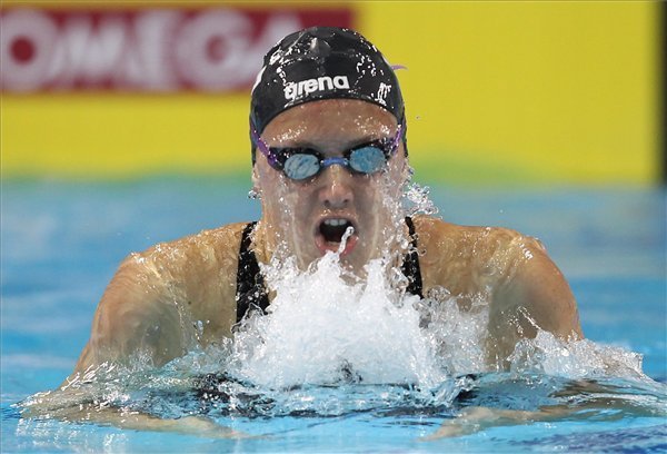 Hosszú Katinka a 200 méteres vegyesúszás fináléjában a dubaji rövidpályás úszó-világbajnokságon.