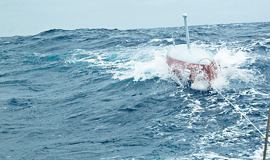 Rakonczay Gábor felborult kenuja az Atlanti-óceánon 2012-ben.