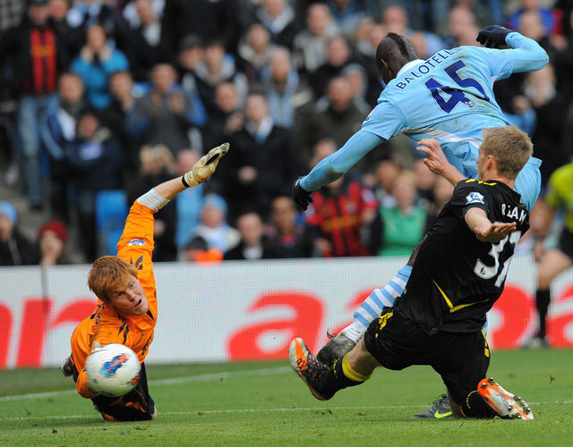 Bogdán Ádám a Manchester City elleni Premier League-mérkőzésen 2012-ben,