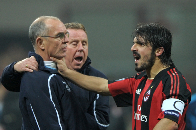 Gattuso megfogja a Joy Jordan naykát a Milan-Tottenham Bl-meccsen.