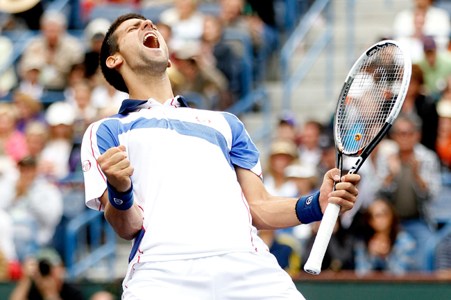 Novak Djokovic ünnepli győzelmét a Nadal elleni döntőben az Indian Wells-i férfi ATP tenisztornán.