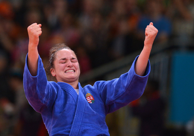 Joó Abigél örül a Daria Pogorzelec elleni győzelmének a vigaszágon a londoni olimpia dzsúdóversenyében 2012-ben.