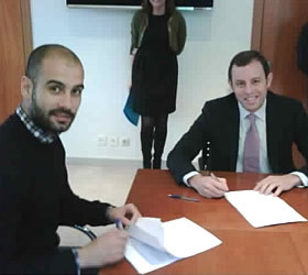 Guardiola aláír - Fotó:as.com