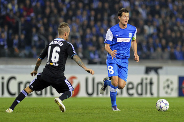 Tőzsér Dániel és Raul Meireles a Genk és a Chelsea mérkőzésén a Bajnokok Ligájában 2012-ben.