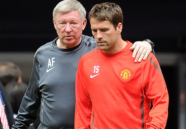 Sir Alex Ferguson és Michael Owen, a Manchester United menedzsere és csatára 2011 májusában
