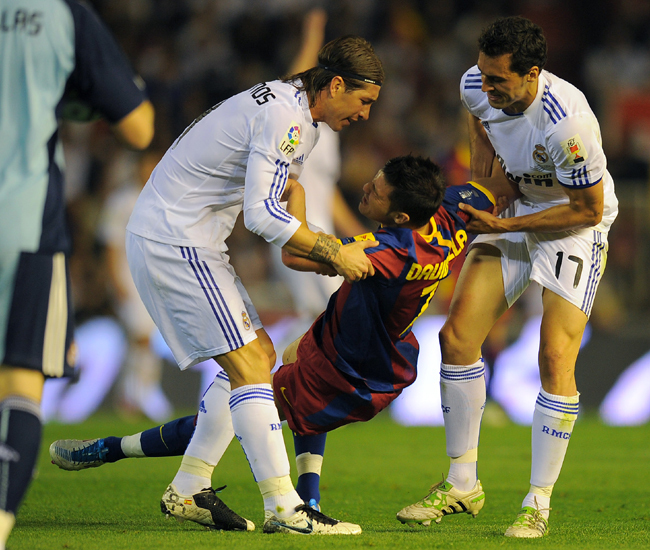 Ramos és Arbeloa állítja fel Villát - Fotó: AFP