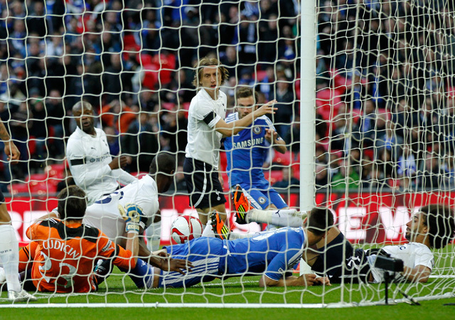 A Tottenham-Chelsea FA-kupa mérkőzésen esett "fantomgól", Juan Mata találata 2012-ben.