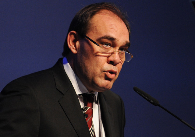 Yildirim Demirören, a török szövetség elnöke az UEFA konferencáján 2012-ben.