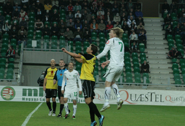 A Győr-Lombard Pápa mérkőzésen ugranak fel fejeleni a játékosok