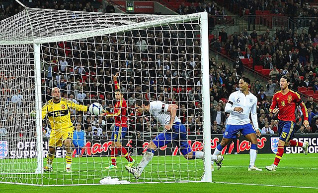 A tartalékos angol válogatott 1-0-ra legyőzte a Wembleyben az esélyesebbnek vélt, legjobbjaival felálló Európa-és világbajnok Spanyolországot szombaton felkészülési mérkőzésen.