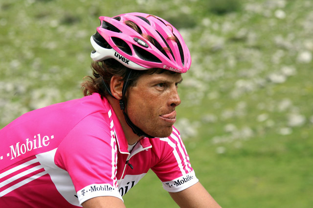Bevallotta, hogy ismeri a doppingdoktor néven elhíresült spanyol Eufemiano Fuentest Jan Ullrich, a Tour de France országúti kerékpáros körverseny 1997-es győztese, akit csütörtökön kétéves eltiltással sújtott a nemzetközi Sportdöntőbíróság (CAS).
