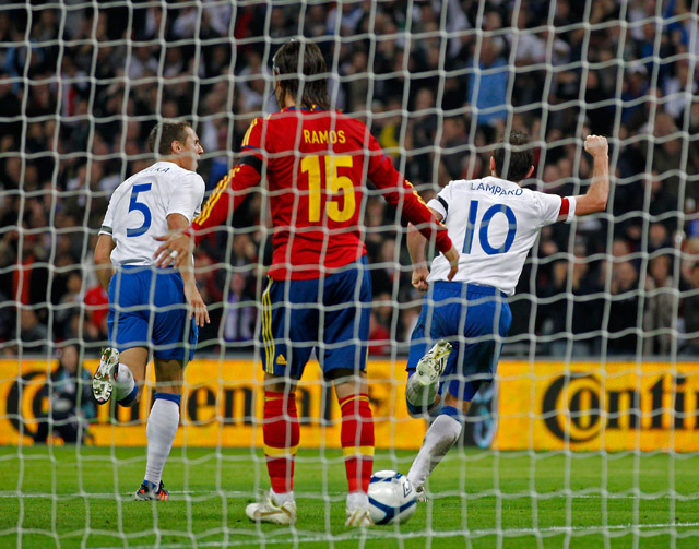 Az angol labdarúgó-válogatott Frank Lampard góljával nyert a világ- és Európa-bajnok spanyol csapat ellen szombat este barátságos mérkőzésen.
