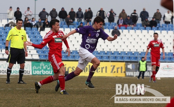 Tölgyesi Viktor a Kecskemét fiatal játékosa a Debrecen elleni Ligakupa meccsen.
