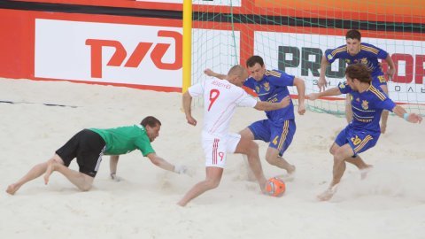 A magyar strandlabdarúgó-válogatott az utolsó percben veszítette el az ukránok elleni csoportmérkőzését.